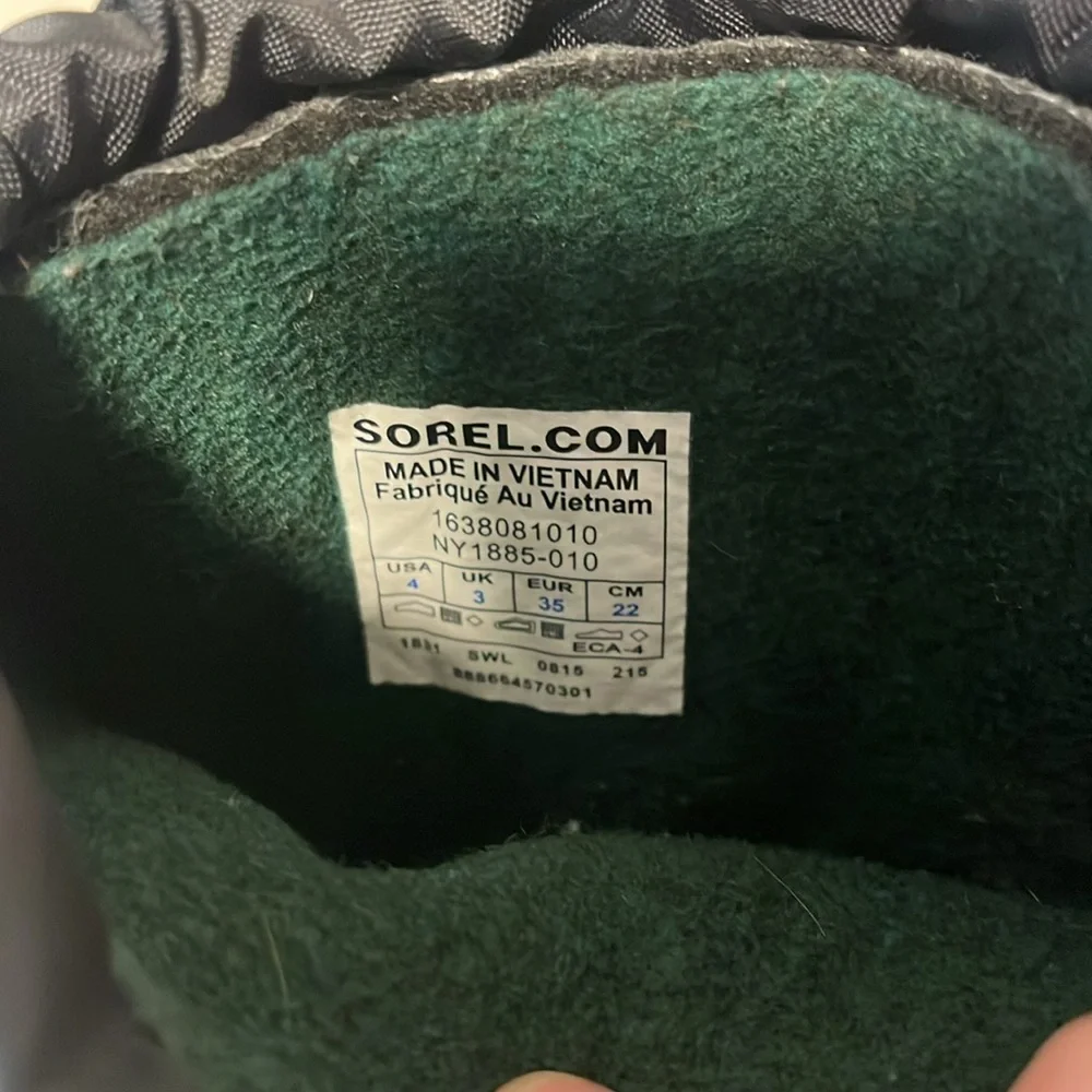 Sorel kids size 4 snow boots